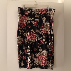 Floral Print soft Stretch Skirt by Blush Size 1X Black White Red Rose Floral